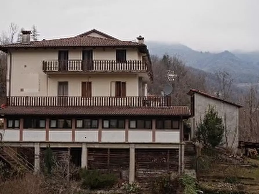 Immagine 3 di Negozio in vendita  in VIA GISBENTI 10 a Valli Del Pasubio