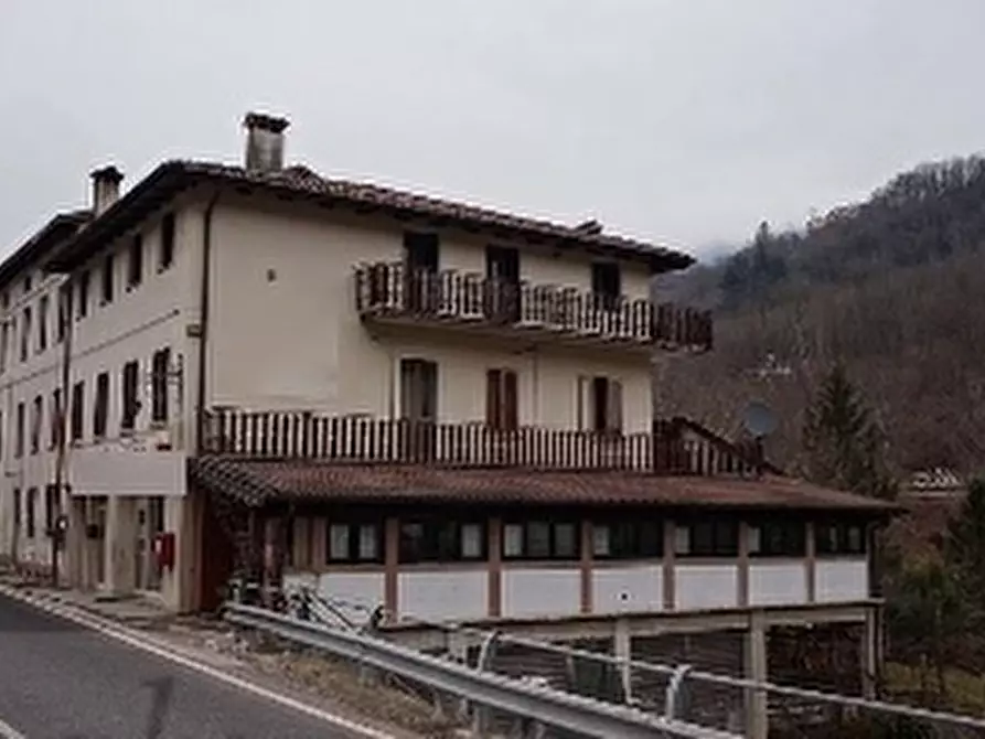 Immagine 4 di Negozio in vendita  in VIA GISBENTI 10 a Valli Del Pasubio