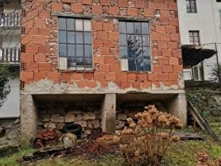 Immagine 6 di Negozio in vendita  in VIA GISBENTI 10 a Valli Del Pasubio