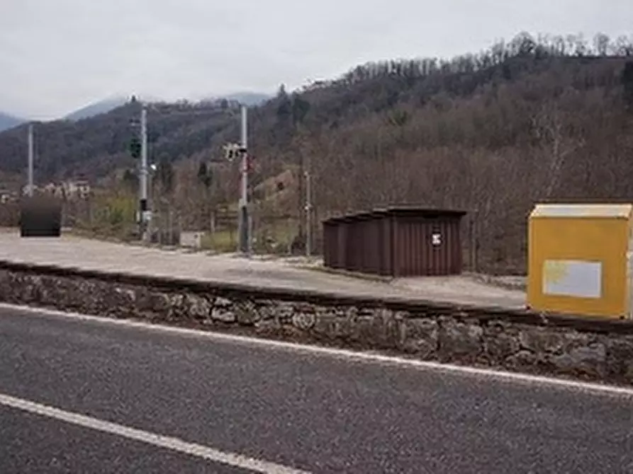 Immagine 9 di Negozio in vendita  in VIA GISBENTI 10 a Valli Del Pasubio