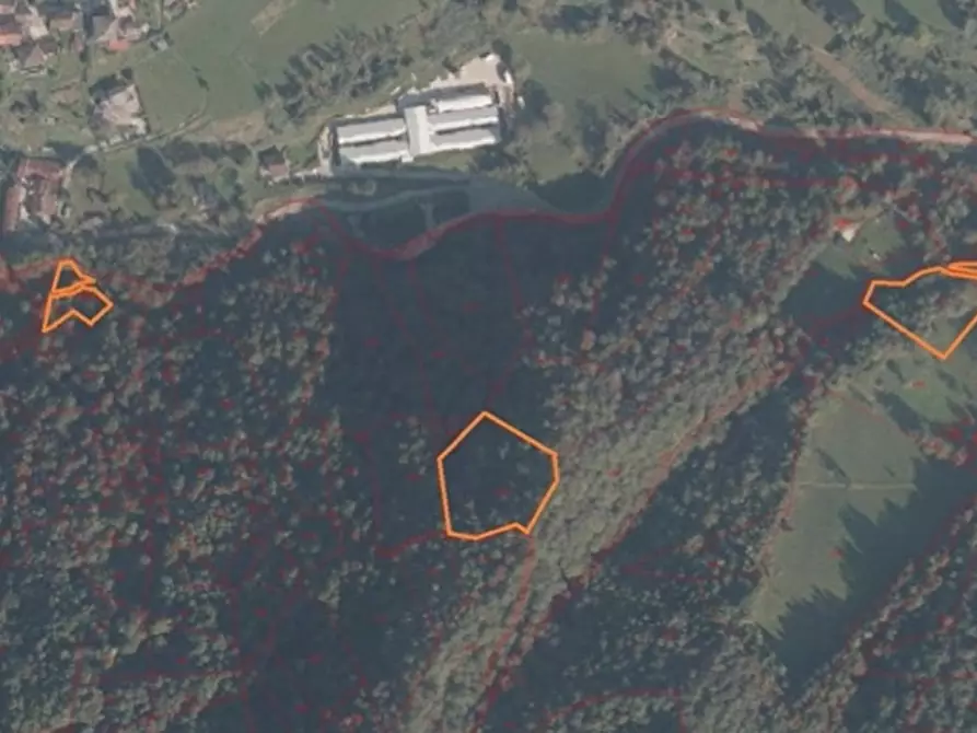 Immagine 2 di Terreno in vendita  in VIA GISBENTI a Valli Del Pasubio