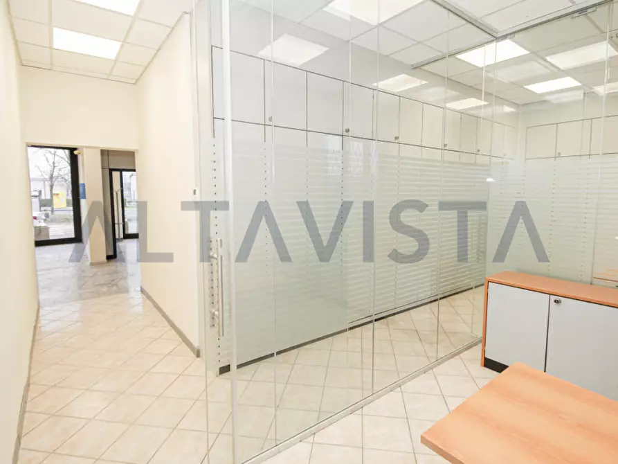 Immagine 15 di Negozio in affitto  in via brescia a Calcinato