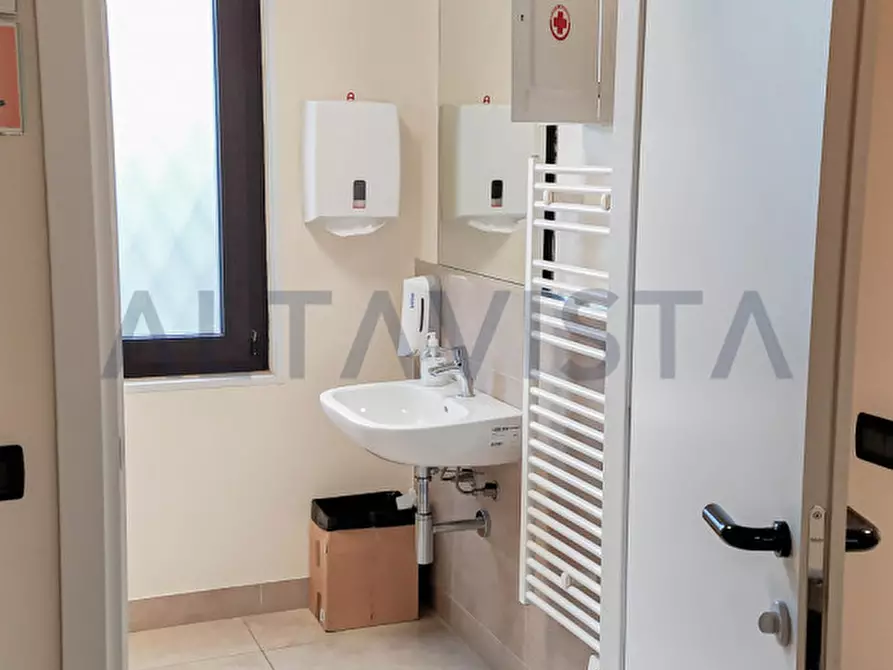 Immagine 24 di Negozio in affitto  in via brescia a Calcinato