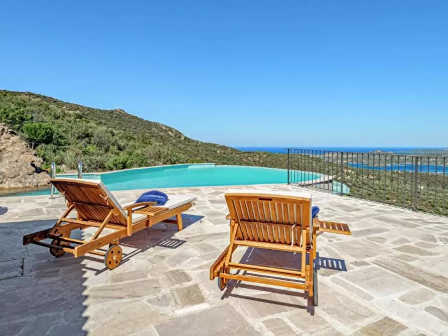 Immagine 2 di Villa in vendita  in via cugnana a Olbia