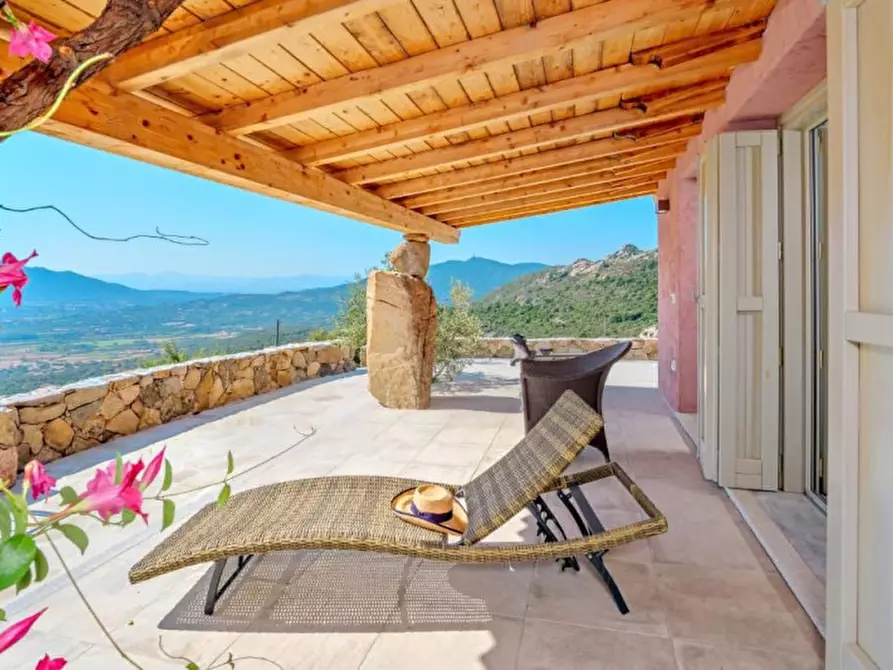Immagine 5 di Villa in vendita  in via cugnana a Olbia
