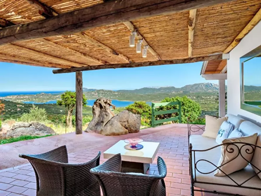 Immagine 11 di Villa in vendita  in via cugnana a Olbia