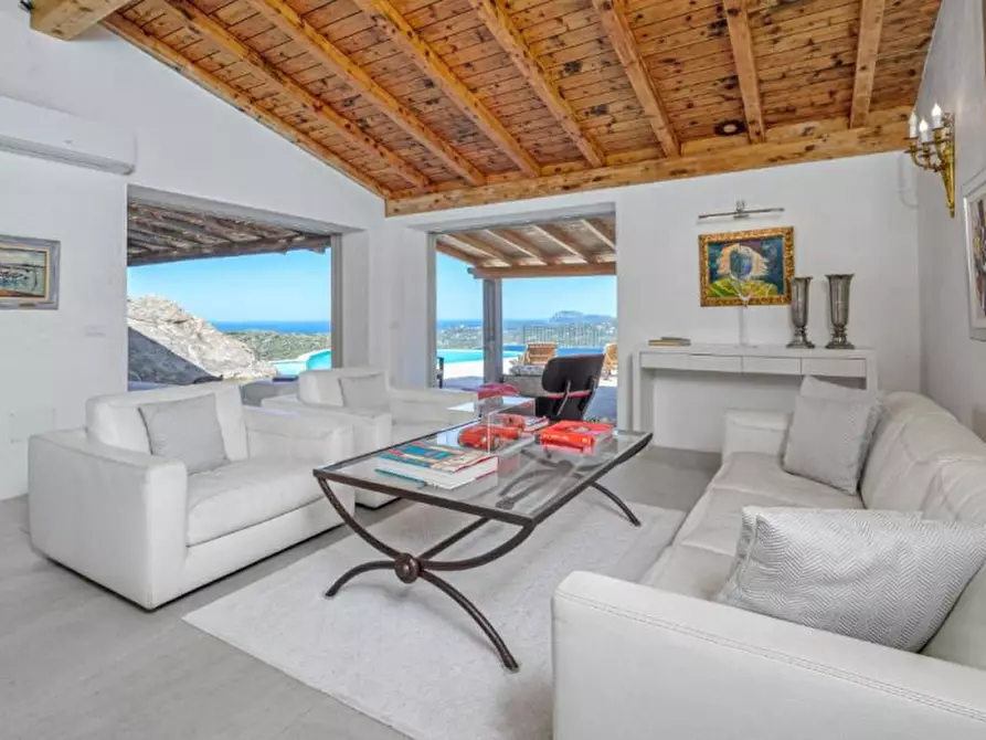 Immagine 12 di Villa in vendita  in via cugnana a Olbia