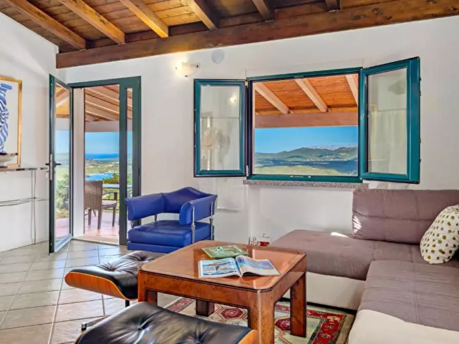 Immagine 15 di Villa in vendita  in via cugnana a Olbia