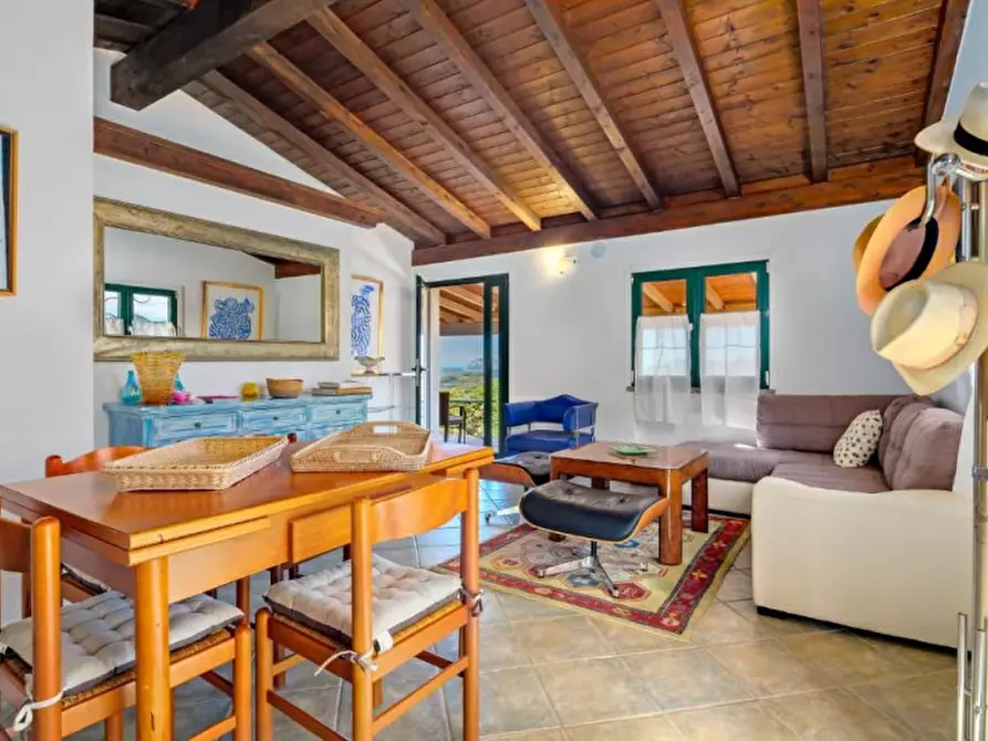 Immagine 18 di Villa in vendita  in via cugnana a Olbia