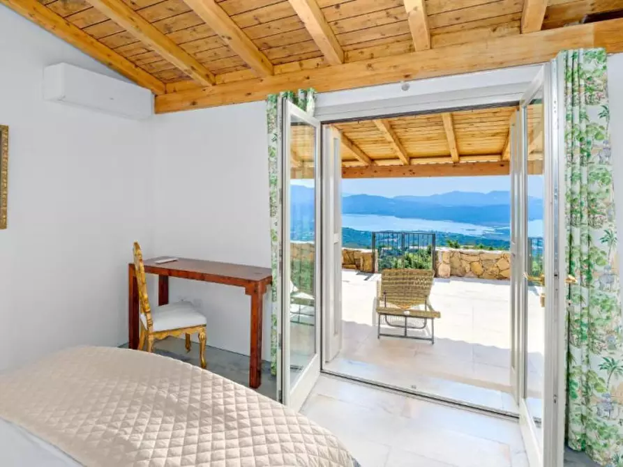 Immagine 23 di Villa in vendita  in via cugnana a Olbia