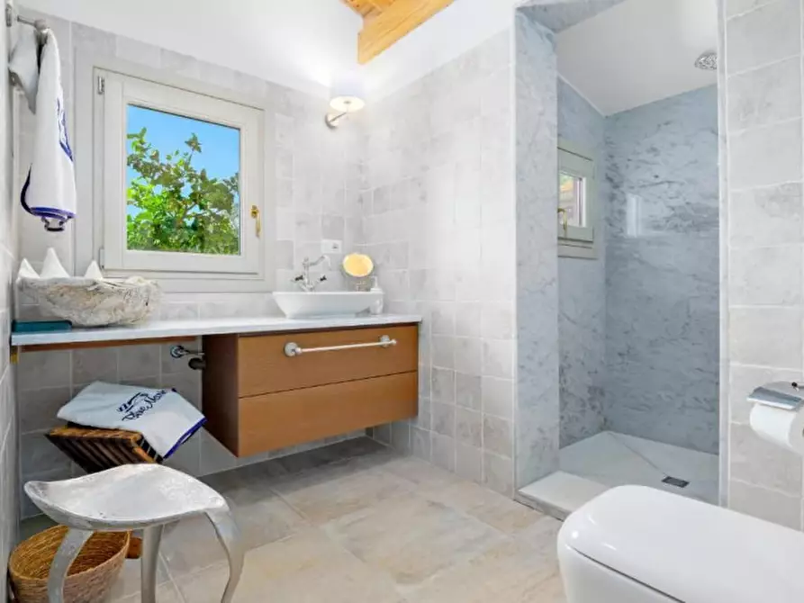 Immagine 28 di Villa in vendita  in via cugnana a Olbia