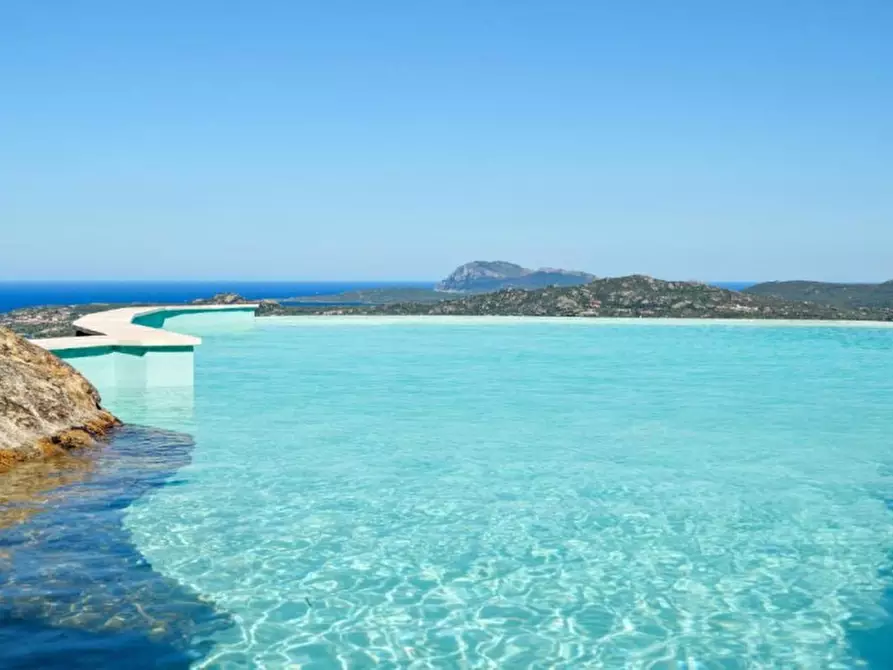 Immagine 37 di Villa in vendita  in via cugnana a Olbia