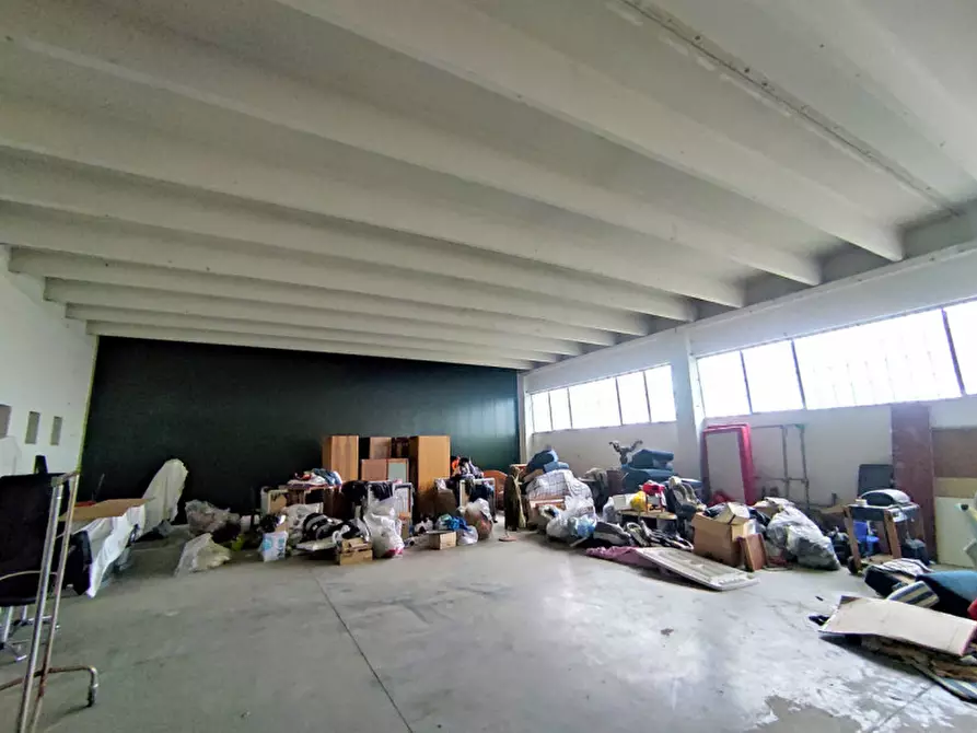 Immagine 2 di Magazzino in vendita  a Vedelago
