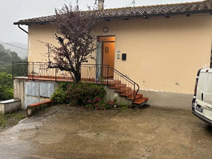 Immagine 1 di Casa indipendente in vendita  a Montevarchi