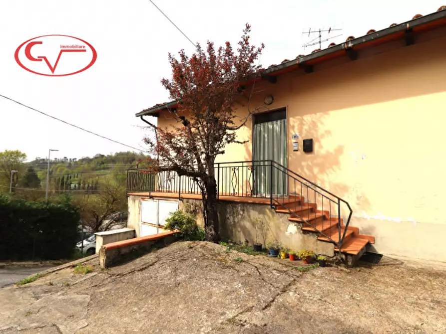 Immagine 2 di Casa indipendente in vendita  a Montevarchi