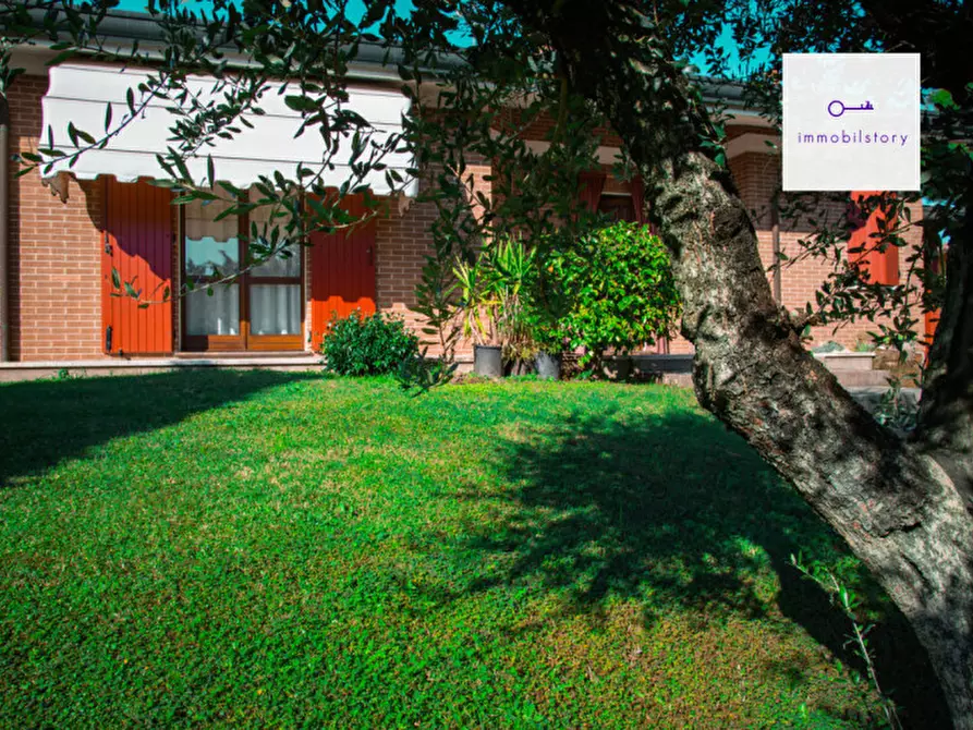 Immagine 1 di Villa in vendita  a Solesino