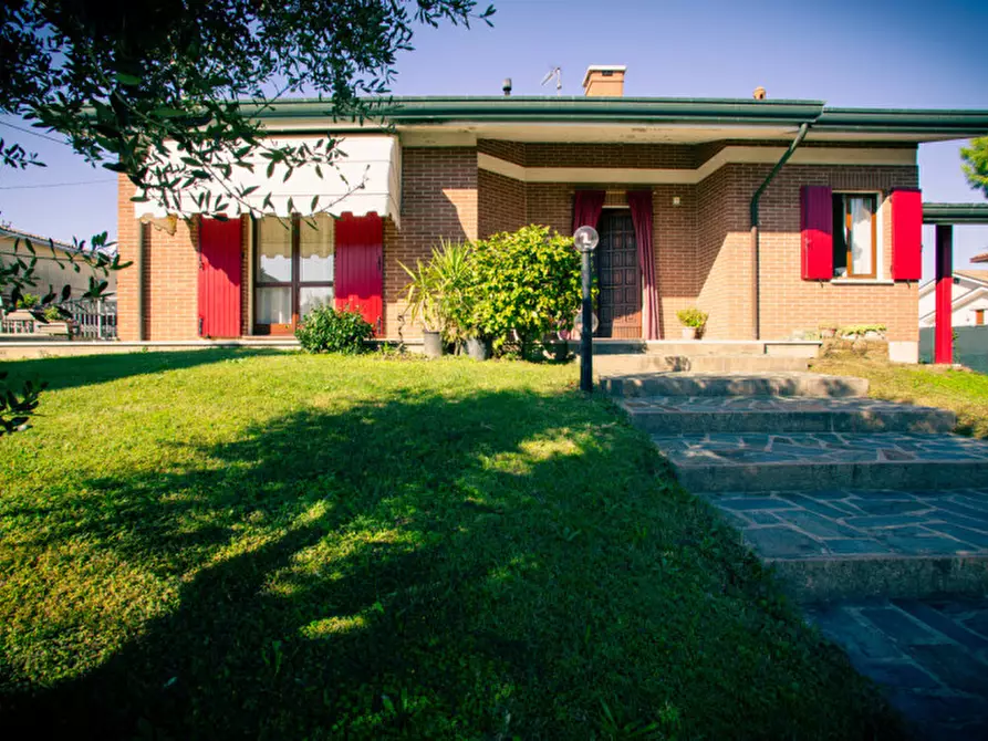 Immagine 47 di Villa in vendita  a Solesino