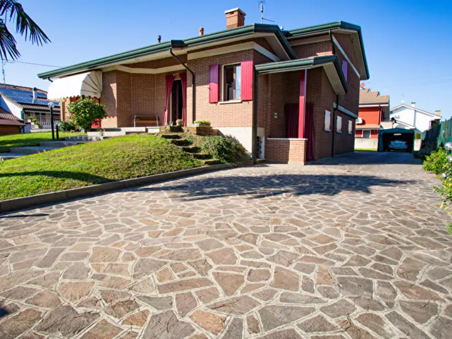 Immagine 48 di Villa in vendita  a Solesino