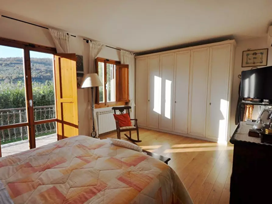 Immagine 14 di Appartamento in vendita  a Loro Ciuffenna