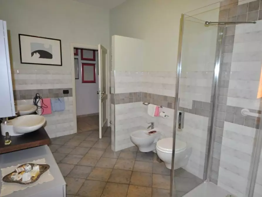 Immagine 17 di Appartamento in vendita  a Loro Ciuffenna