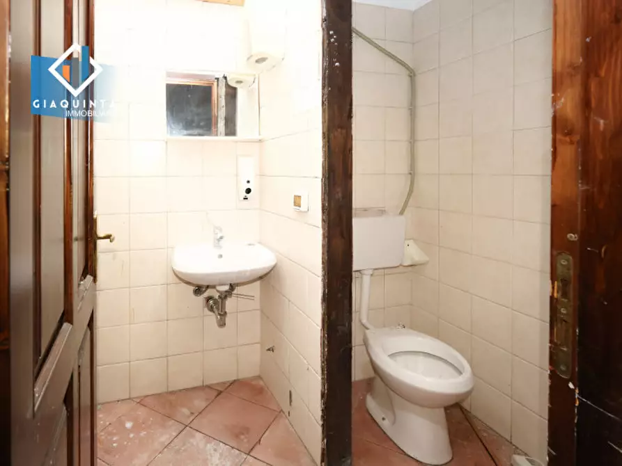 Immagine 11 di Negozio in vendita  in via San Damiano n.03 a Palagonia