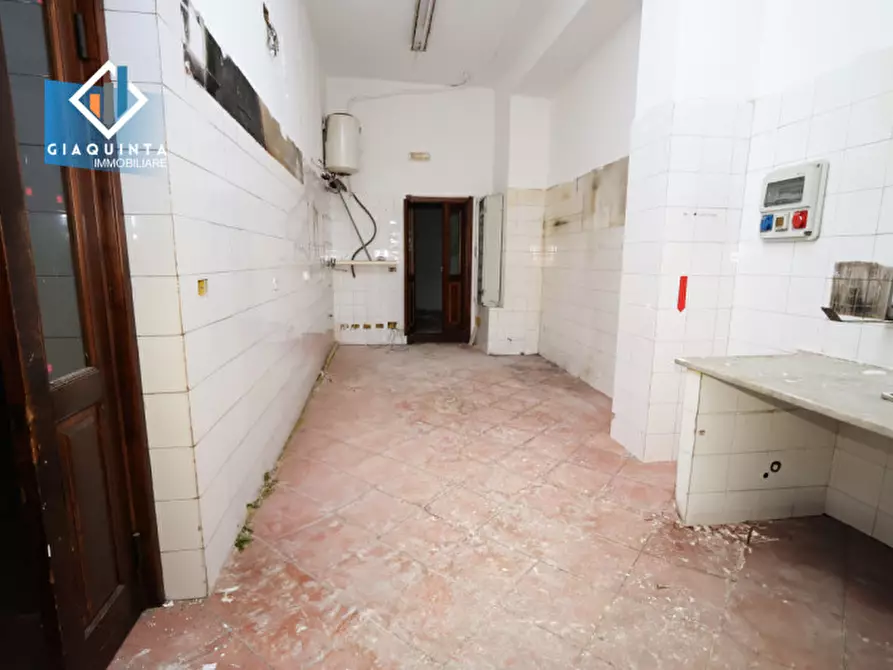 Immagine 12 di Negozio in vendita  in via San Damiano n.03 a Palagonia