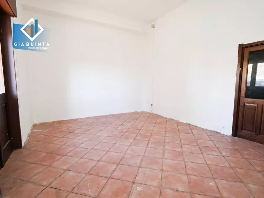 Immagine 13 di Negozio in vendita  in via San Damiano n.03 a Palagonia