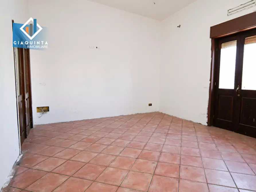 Immagine 14 di Negozio in vendita  in via San Damiano n.03 a Palagonia