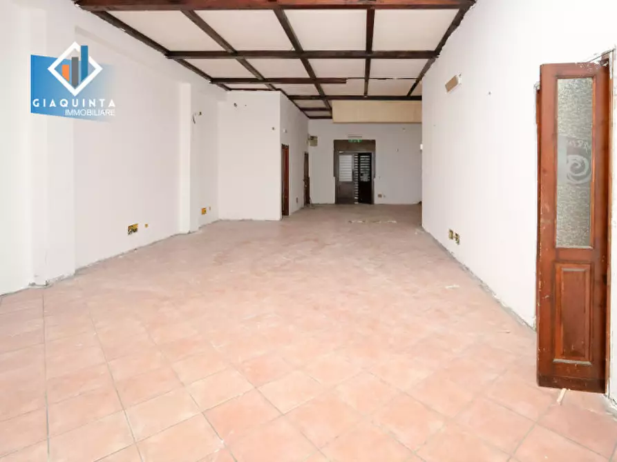 Immagine 15 di Negozio in vendita  in via San Damiano n.03 a Palagonia