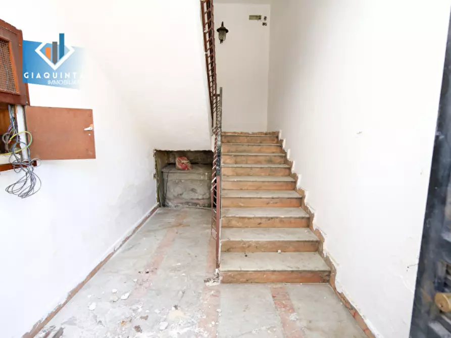 Immagine 28 di Negozio in vendita  in via San Damiano n.03 a Palagonia