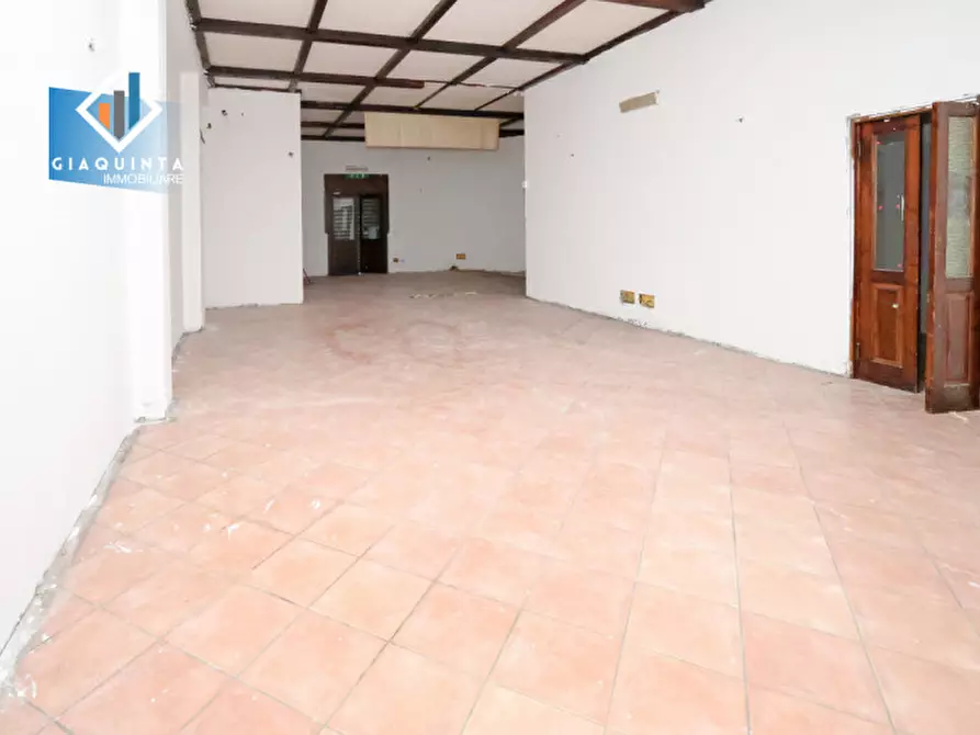 Immagine 30 di Negozio in vendita  in via San Damiano n.03 a Palagonia