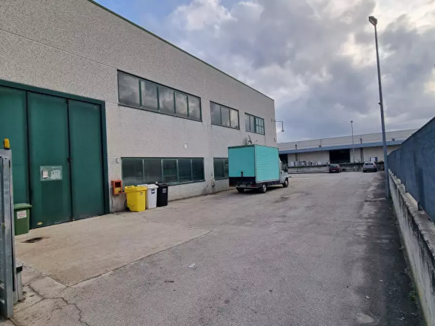Immagine 2 di Capannone industriale in vendita  a Chieti