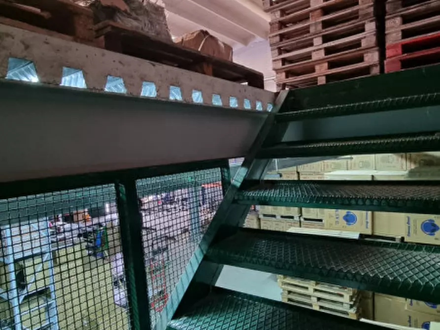 Immagine 8 di Capannone industriale in vendita  a Chieti