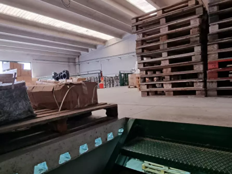 Immagine 9 di Capannone industriale in vendita  a Chieti