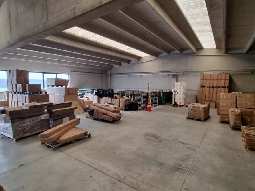 Immagine 11 di Capannone industriale in vendita  a Chieti
