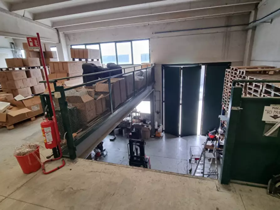 Immagine 12 di Capannone industriale in vendita  a Chieti