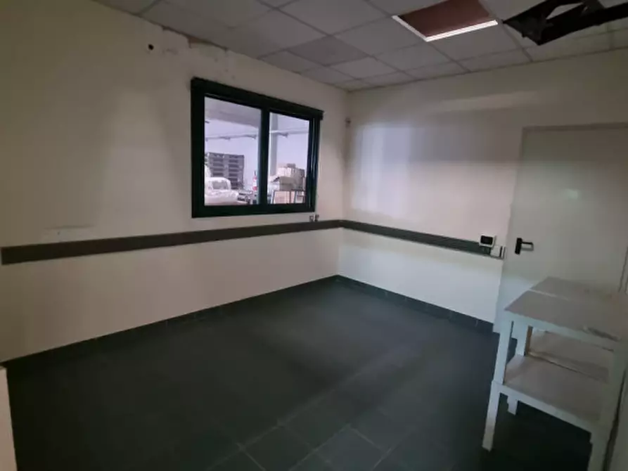 Immagine 23 di Capannone industriale in vendita  a Chieti