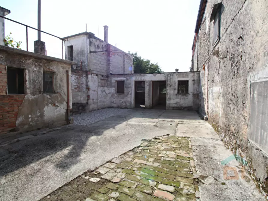 Immagine 11 di Villetta a schiera in vendita  in Via Roma, civ. 86 a San Vito Al Torre