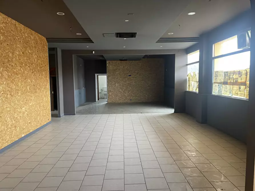 Immagine 11 di Attività commerciale in vendita  in Via Cavin dei Cavai a Asolo
