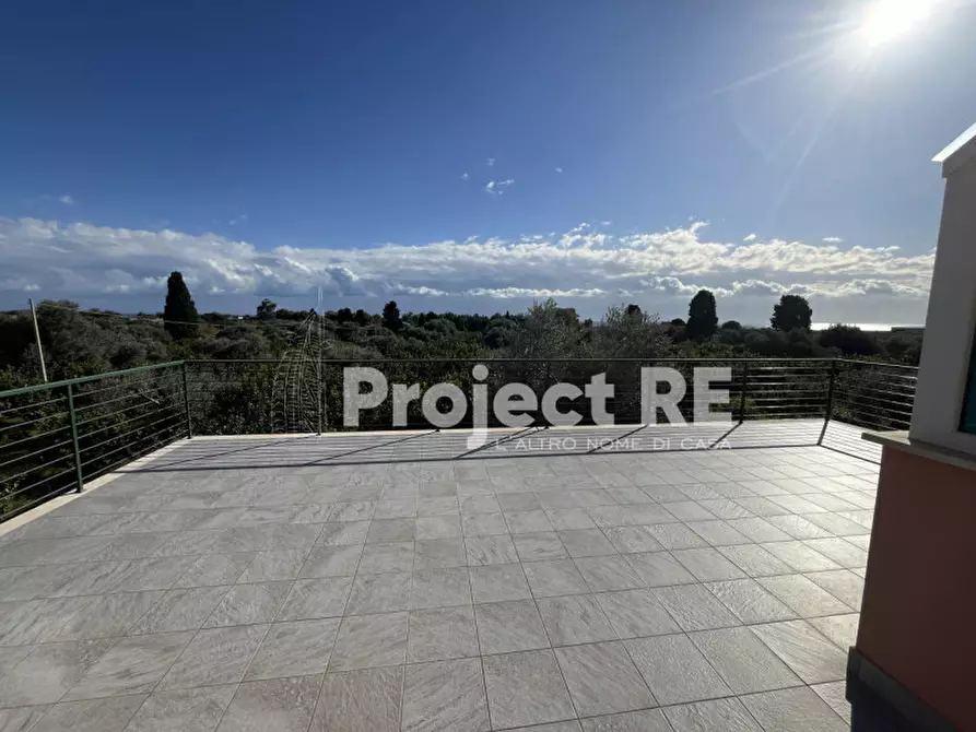 Immagine 2 di Villa in vendita  in Strada Statale 106 km 111  Roccella Jonica a Roccella Ionica