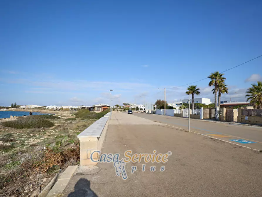 Immagine 2 di Negozio in vendita  in Lungomare Japigia a Ugento