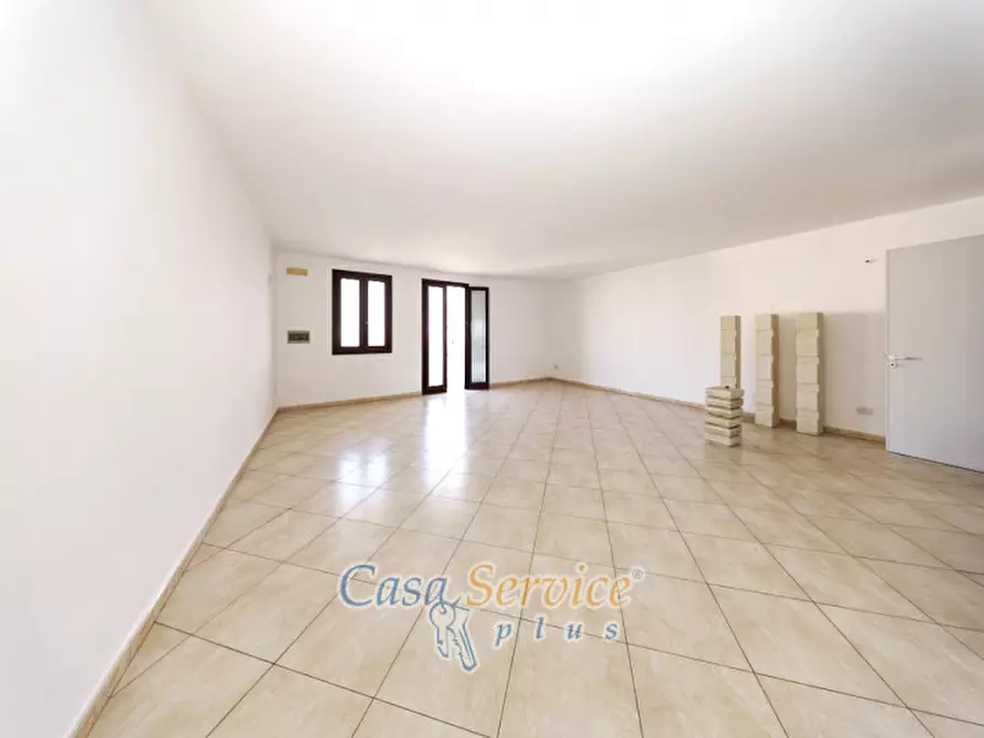 Immagine 21 di Negozio in vendita  in Lungomare Japigia a Ugento