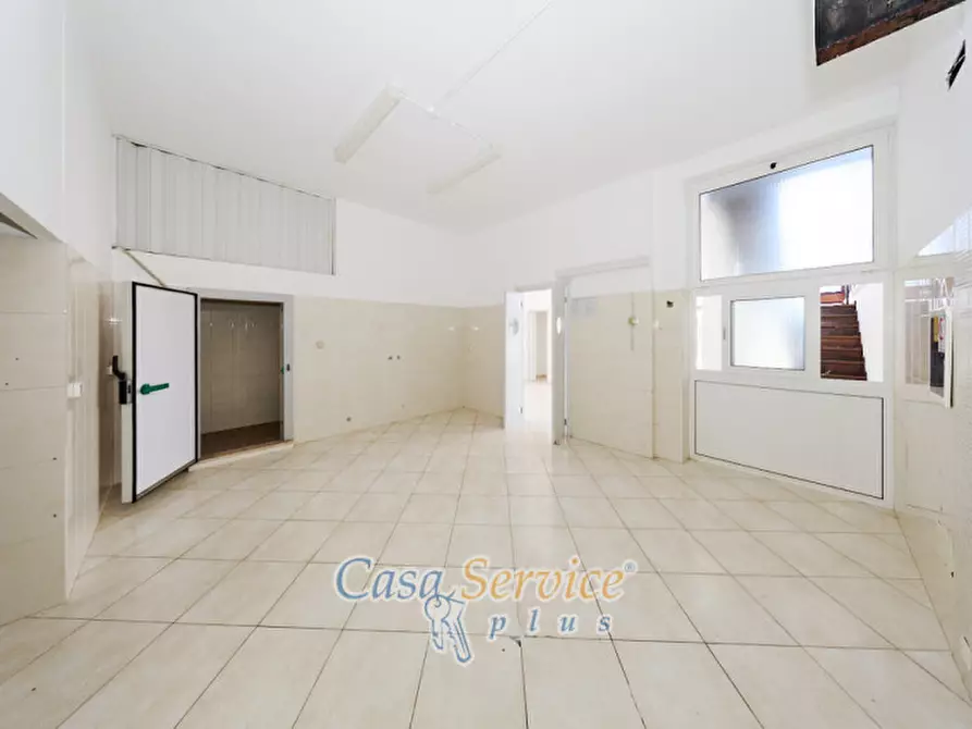 Immagine 26 di Negozio in vendita  in Lungomare Japigia a Ugento