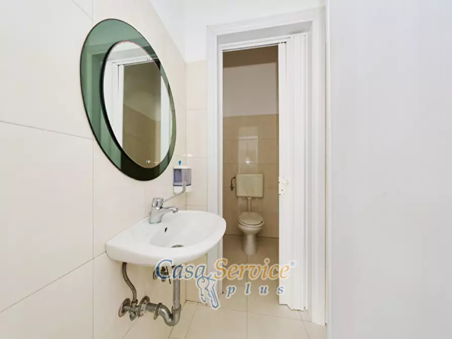 Immagine 27 di Negozio in vendita  in Lungomare Japigia a Ugento