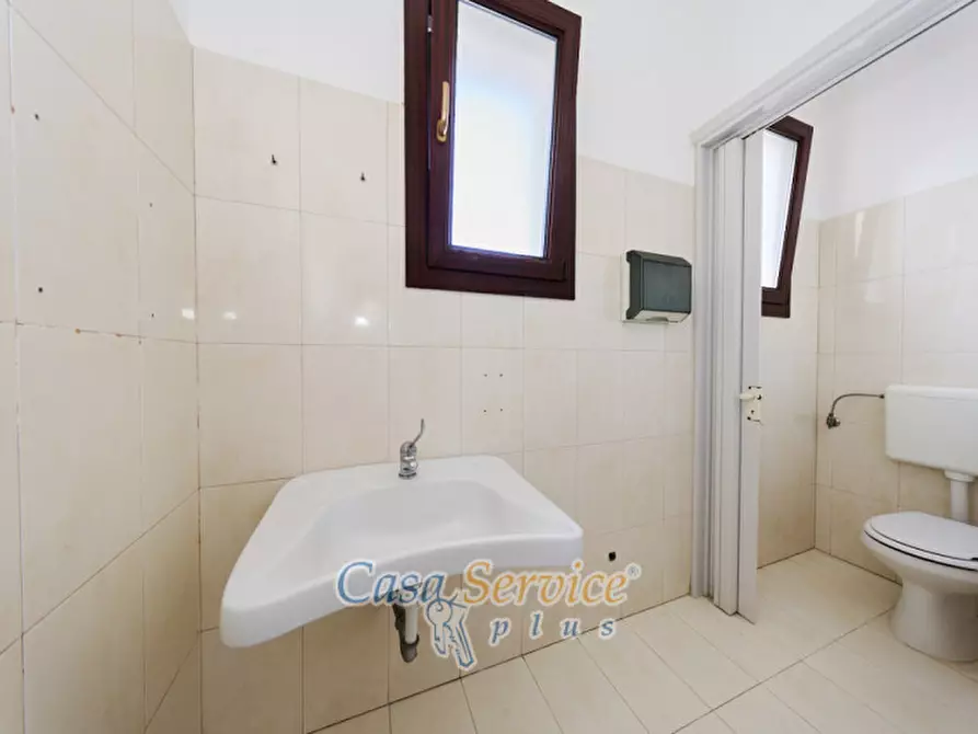 Immagine 30 di Negozio in vendita  in Lungomare Japigia a Ugento