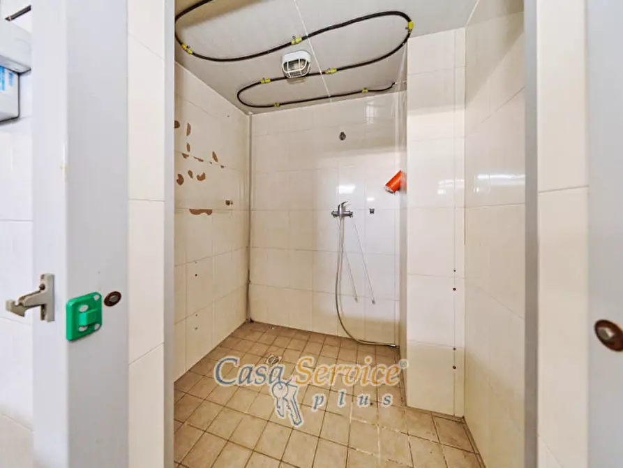 Immagine 32 di Negozio in vendita  in Lungomare Japigia a Ugento