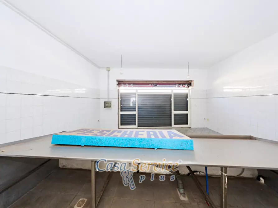 Immagine 34 di Negozio in vendita  in Lungomare Japigia a Ugento