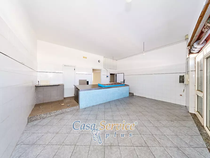 Immagine 36 di Negozio in vendita  in Lungomare Japigia a Ugento