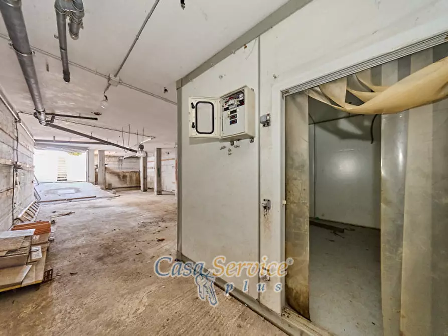 Immagine 39 di Negozio in vendita  in Lungomare Japigia a Ugento