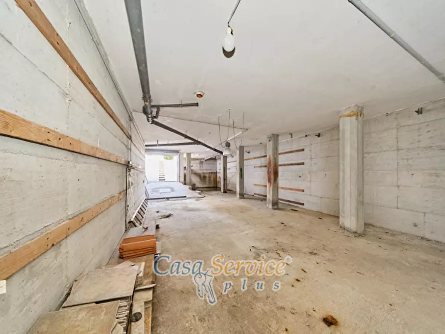 Immagine 40 di Negozio in vendita  in Lungomare Japigia a Ugento